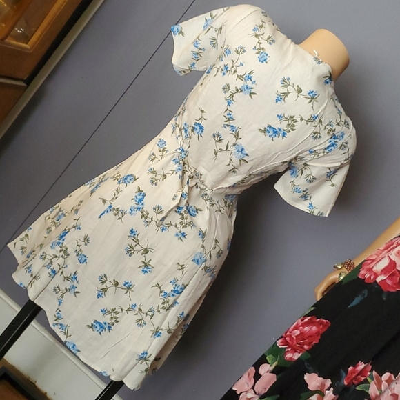 Gorgeous Lined Floral Linen Dress - Picture 3 of 12